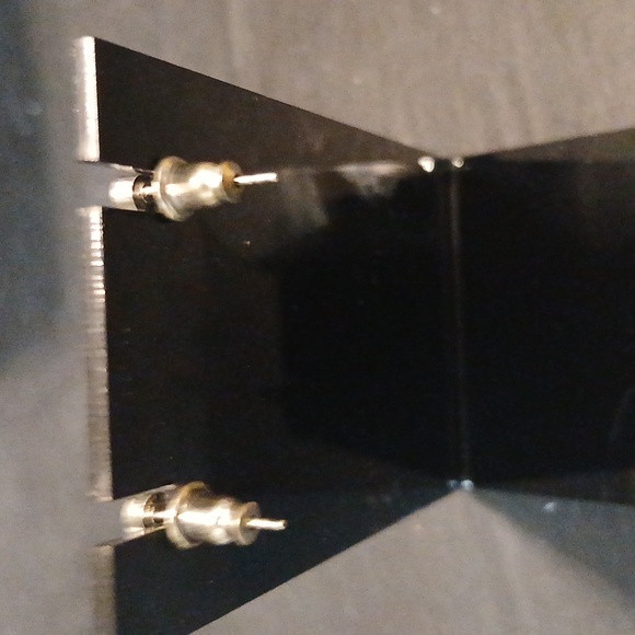 Elegant Green Drop Earrings - Picture 5 of 9